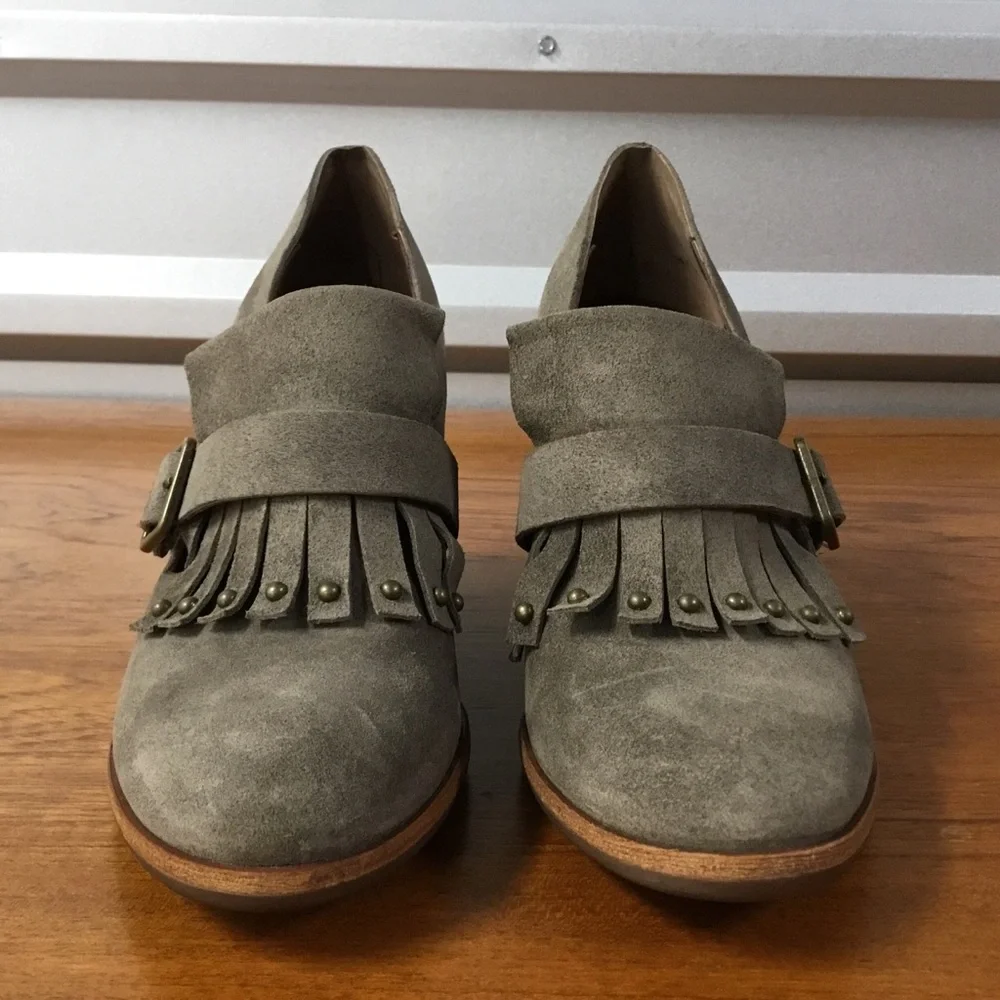 Kork-Ease Prim Mosto Suede Kiltie Pump Heel K63422 Women Size 7.5 Khaki Gray